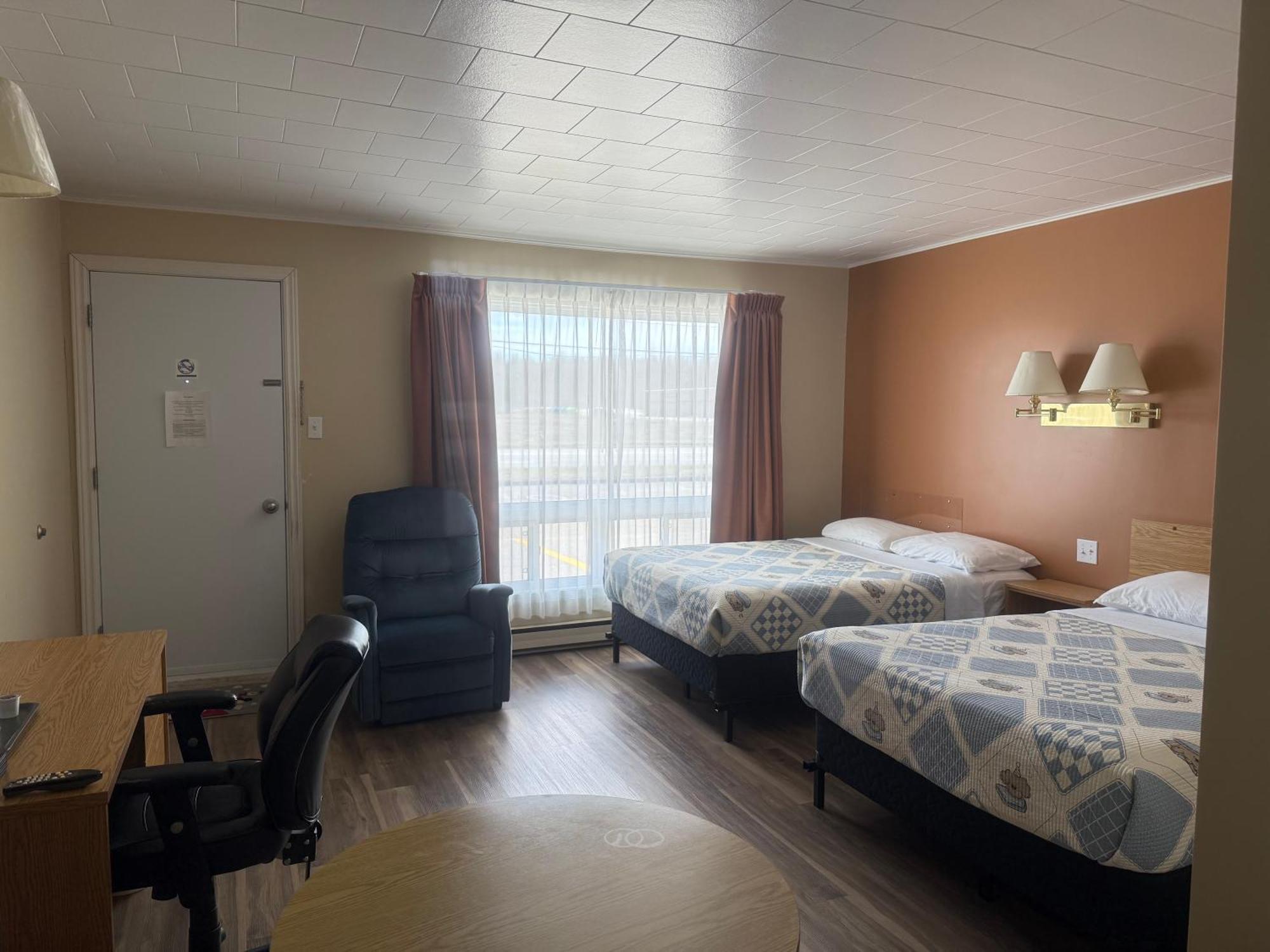 Hotel Le Campagnard Matane Exterior foto